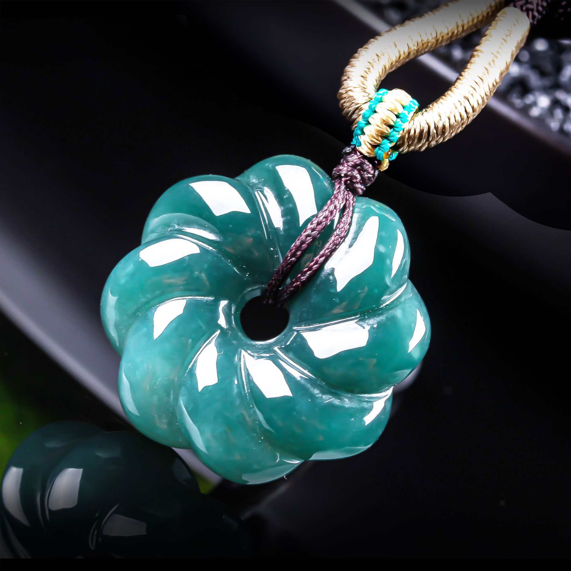 Natural Burmese Jadeite Flower - Women Accessories Trending recension och pris